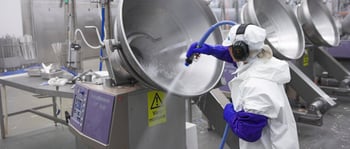 Elintarviketeollisuudessa korkea hygienia on aina kriittinen osa tuotannon jatkuvuutta – koronasta riippumatta